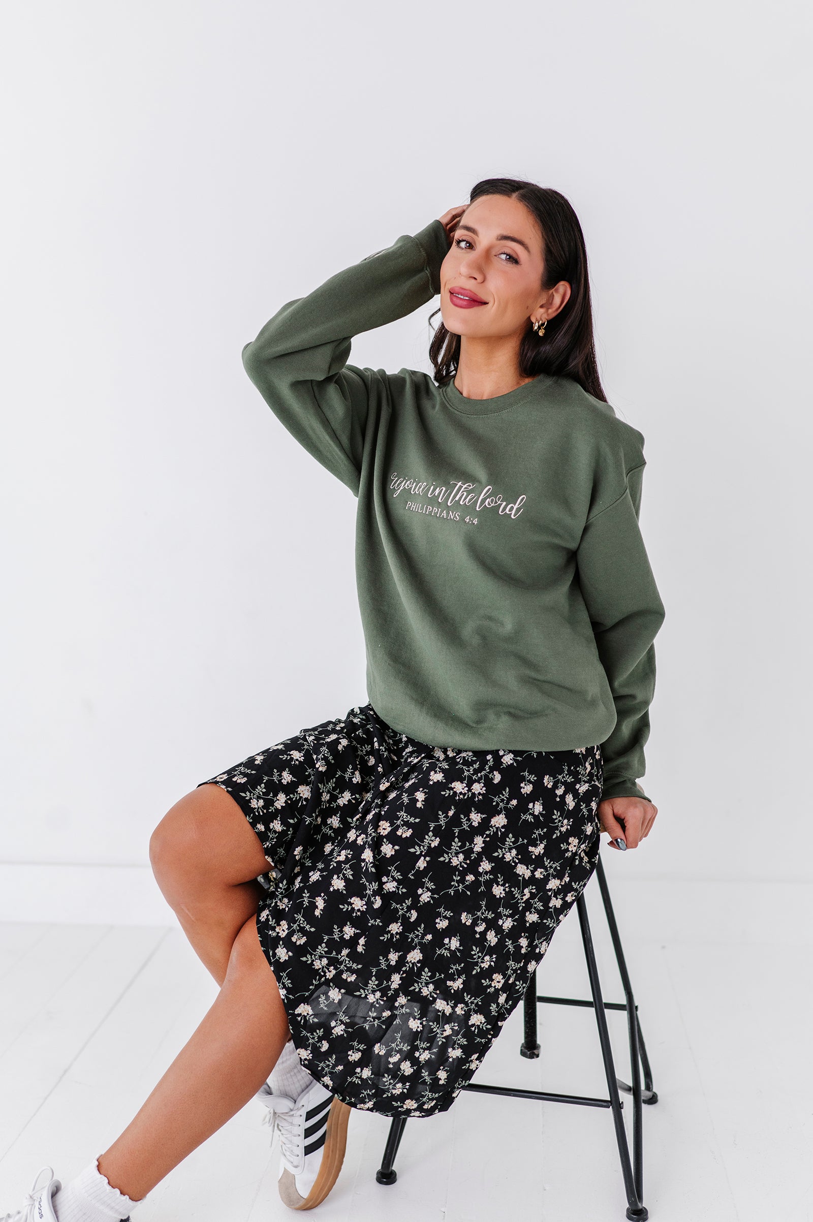 Rejoice In The Lord Embroidered Crewneck - Olive